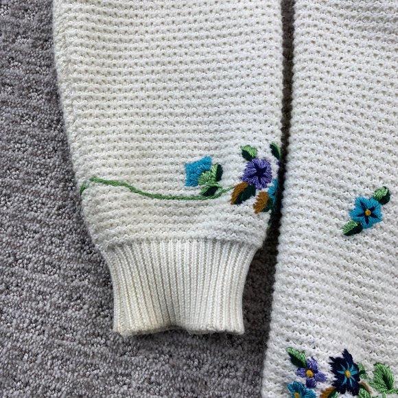 Coastal Grandma Alfred Dunner Sweater Women Fits L-XL White Floral Embroidered - Picture 7 of 15